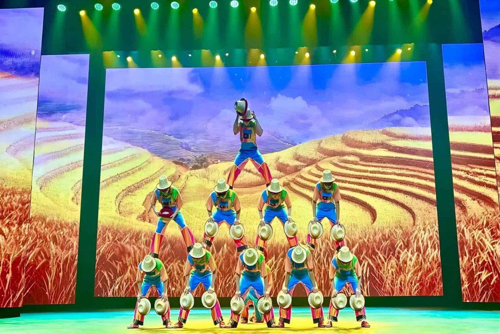 Chaoyang Theatre acrobatics show with thousand-year heritage