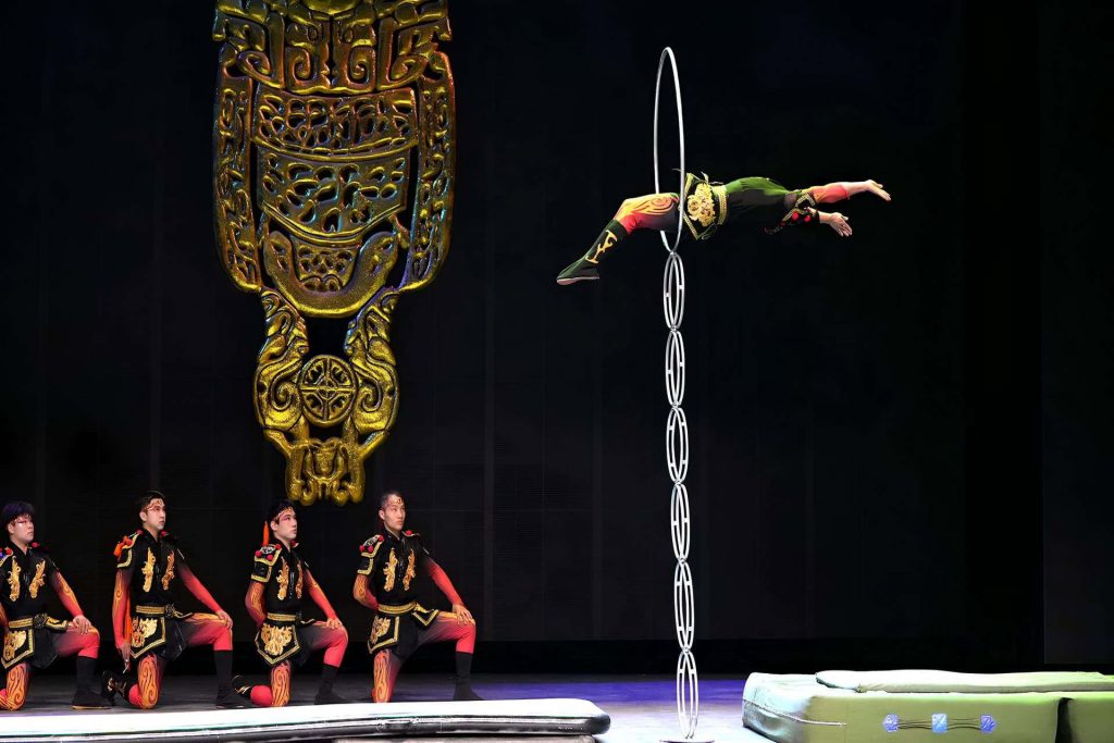 Chaoyang Theatre acrobatics show with thousand-year heritage