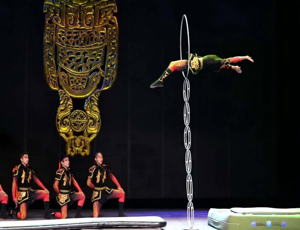 Chaoyang Theatre acrobatics show with thousand-year heritage