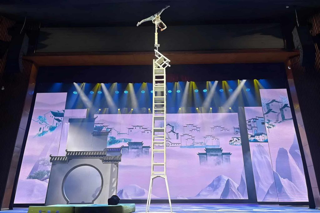 Chaoyang Theatre acrobatics show with thousand-year heritage